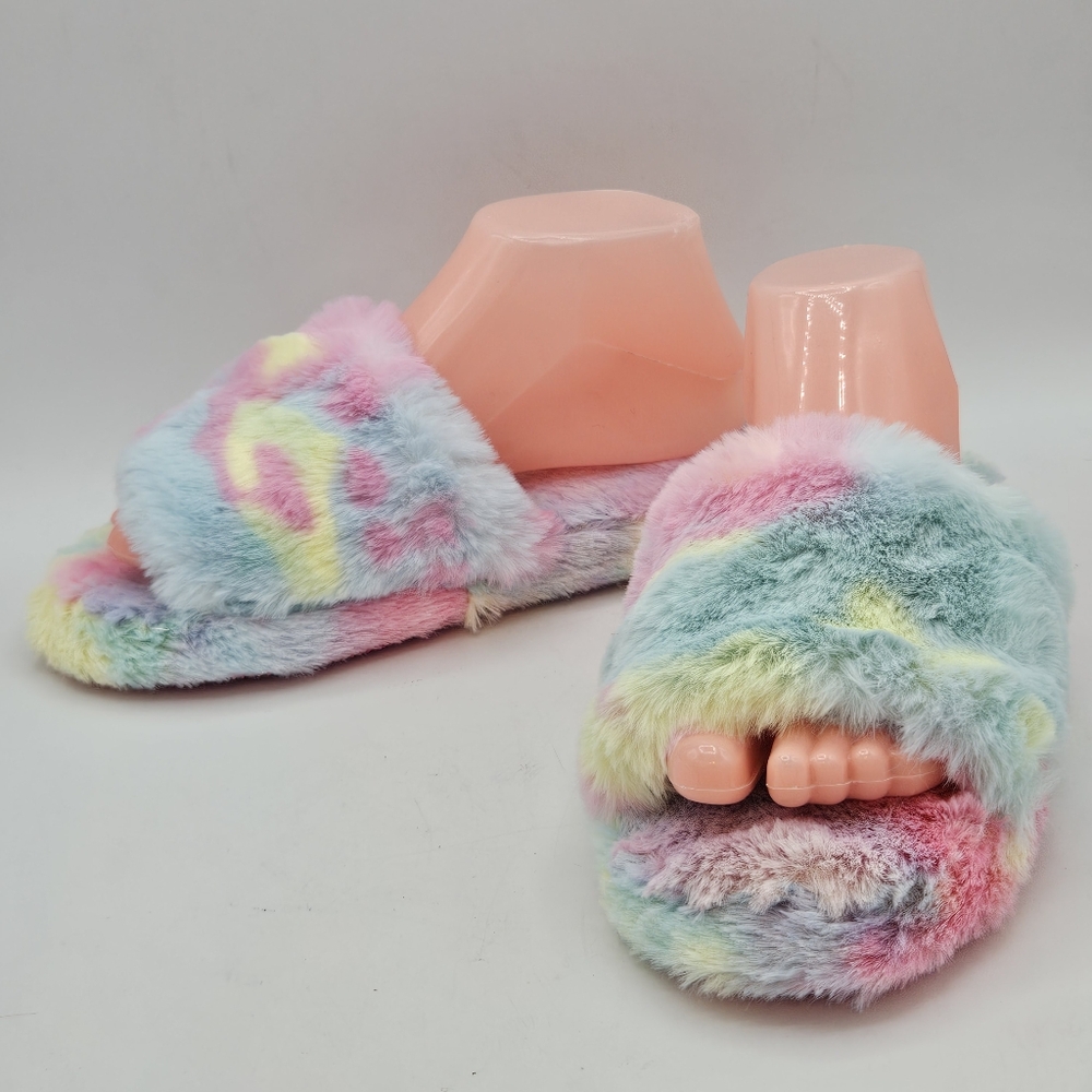 Muk Luk tie dye fuzzy slippers size 7/ 8